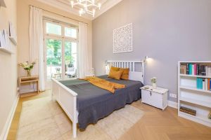 BILD_5496640-JB3UkL6cb5KsSKifTDW3praZ-1_20OG_Hagedornstrasse_51_20149_Hamburg_gestagt_Schlafzimmer_5120ex.jpg